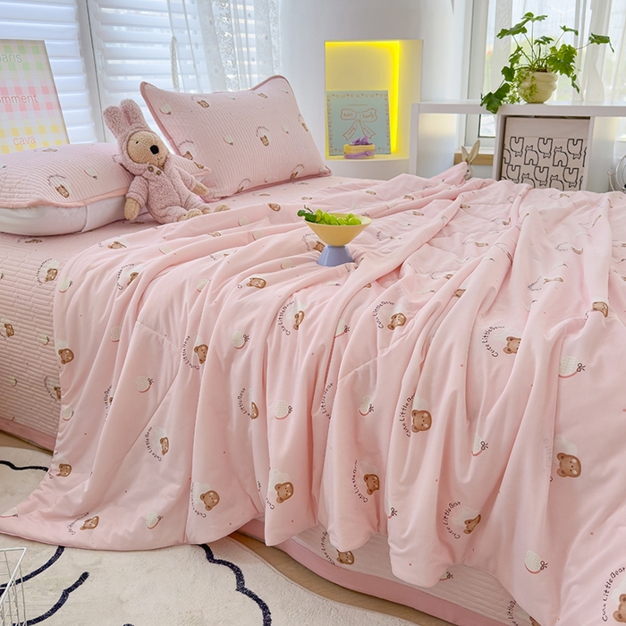 91家纺网 家纺一手货源 找家纺 赫梵茜 2025春夏新款无套路不墨迹锦氨凉感丝双面印花小冰皮夏被夏凉被空调被可机洗