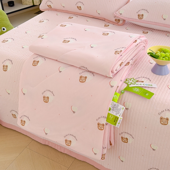 91家纺网 家纺一手货源 找家纺 赫梵茜 2025春夏新款无套路不墨迹锦氨凉感丝双面印花小冰皮夏被夏凉被空调被可机洗