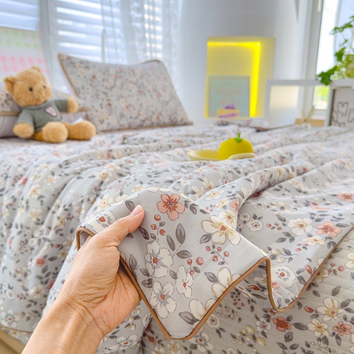 91家纺网 家纺一手货源 找家纺 赫梵茜 2025春夏新款无套路不墨迹锦氨凉感丝双面印花小冰皮夏被夏凉被空调被可机洗