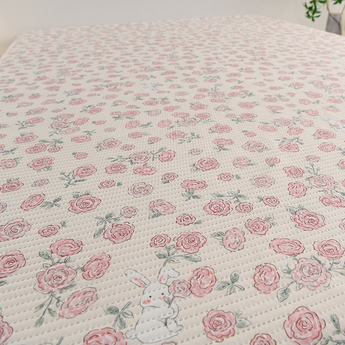 91家纺网 家纺一手货源 找家纺 圣楚家纺 2025新款亲肤舒适云朵夹棉床笠 花香小兔