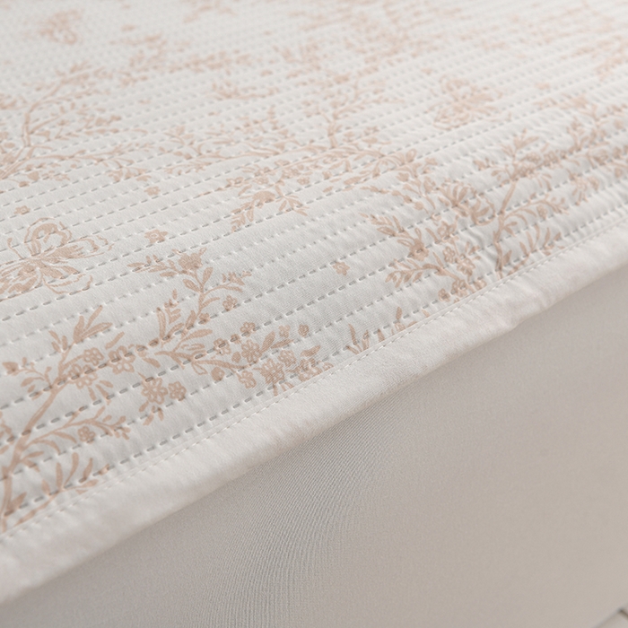 91家纺网 家纺一手货源 找家纺 圣楚家纺 2025新款亲肤舒适云朵夹棉床笠 逐风飞扬