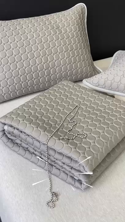 91家纺网 家纺一手货源 找家纺 傲蕾良品 2025新款雪精灵极爽冰丝硅胶凉席 云石灰