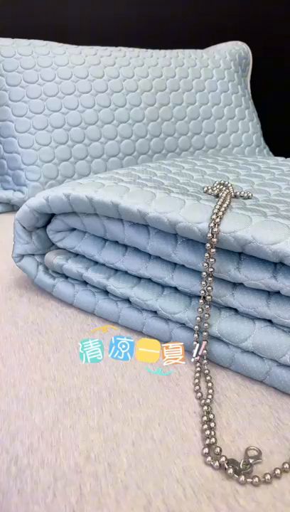91家纺网 家纺一手货源 找家纺 傲蕾良品 2025新款雪精灵极爽冰丝硅胶凉席 湖水蓝