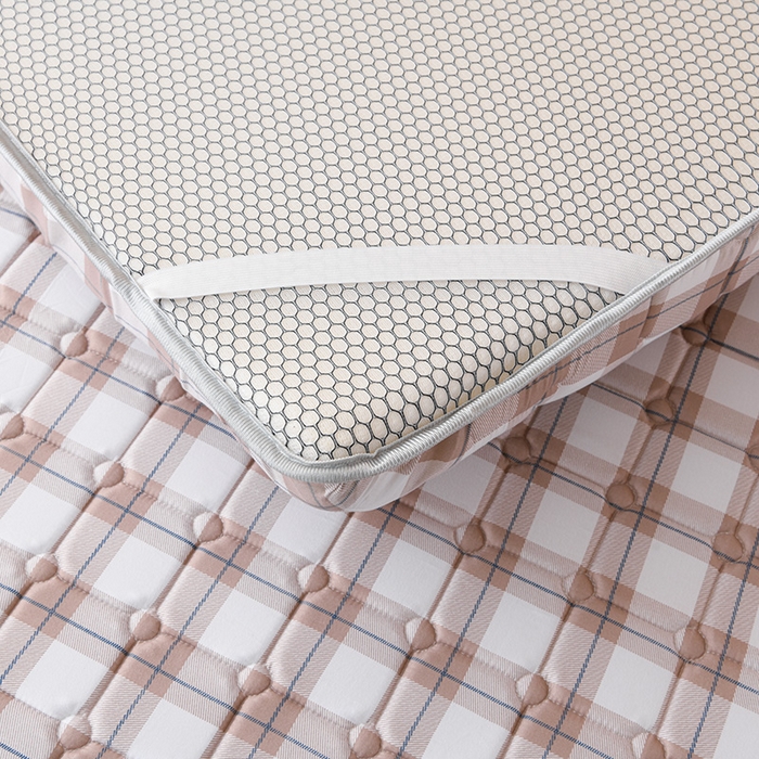 91家纺网 家纺一手货源 找家纺 美克家居 2025新款水洗棉抗压纤维棉科技床垫学生床垫 格子豆沙