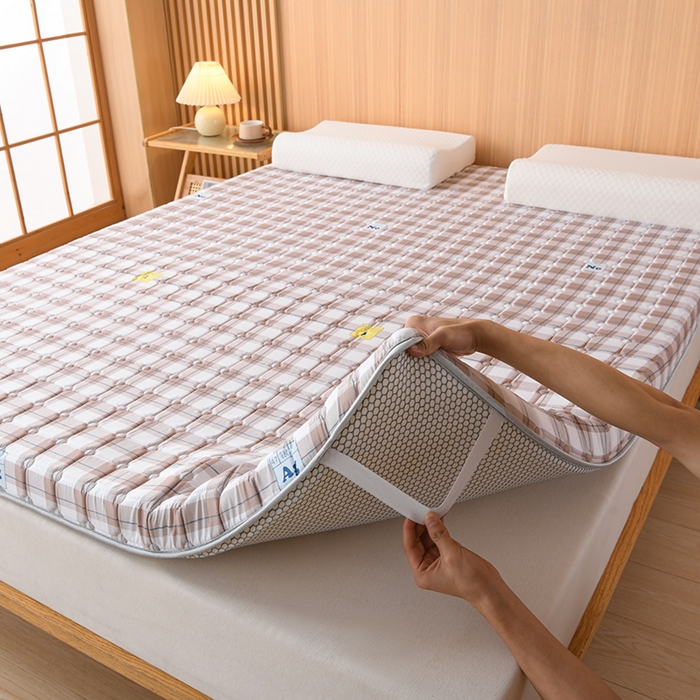 91家纺网 家纺一手货源 找家纺 美克家居 2025新款水洗棉抗压纤维棉科技床垫学生床垫 格子豆沙