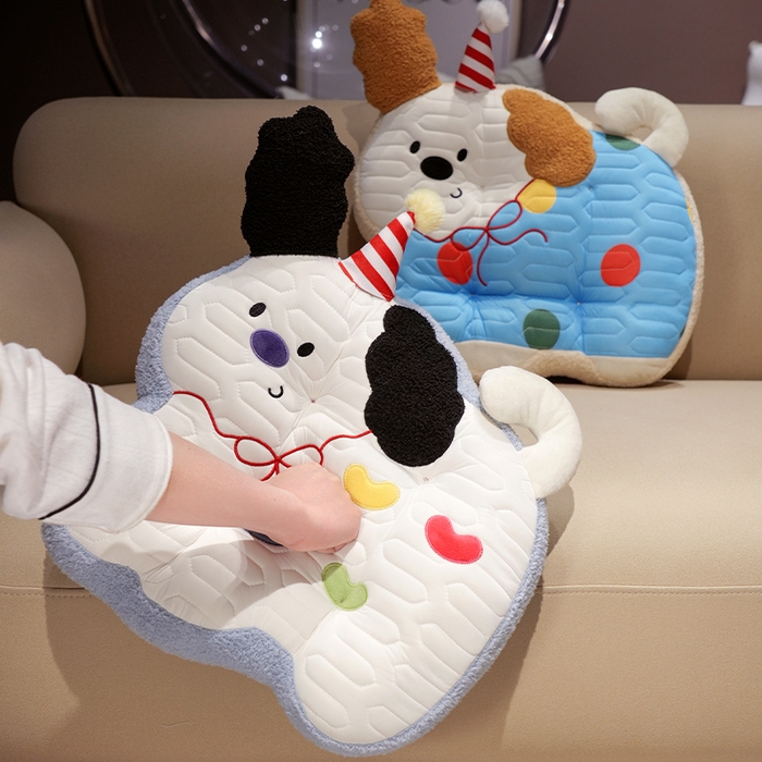 91家纺网 家纺一手货源 找家纺 仟亿莱 2025新款翘耳小狗乳胶方块坐垫 乳胶方块糖豆小狗