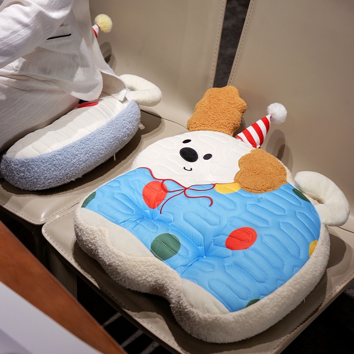 91家纺网 家纺一手货源 找家纺 仟亿莱 2025新款翘耳小狗乳胶方块坐垫 乳胶方块糖豆小狗