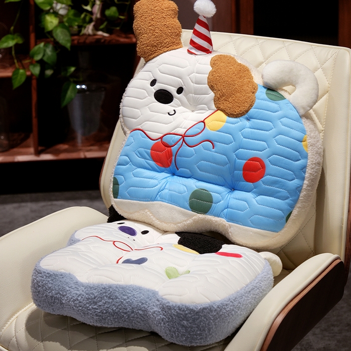 91家纺网 家纺一手货源 找家纺 仟亿莱 2025新款翘耳小狗乳胶方块坐垫 乳胶方块糖豆小狗