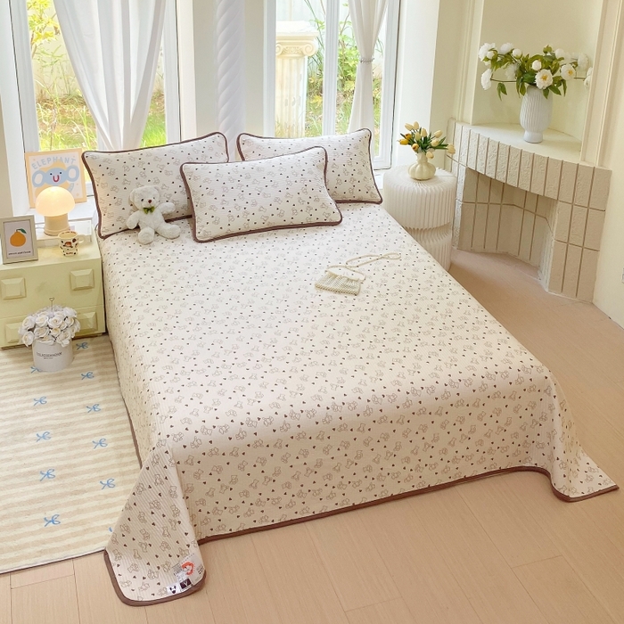 91家纺网 家纺一手货源 找家纺 金丝兔 2025新款ins小清新亲肤斜纹纯棉四件套 印花全棉夹棉床盖四件套 小熊吉米