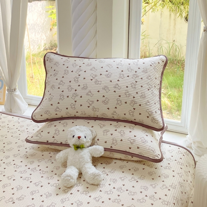 91家纺网 家纺一手货源 找家纺 金丝兔 2025新款ins小清新亲肤斜纹纯棉四件套 印花全棉夹棉床盖四件套 小熊吉米