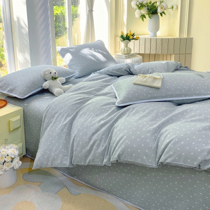 91家纺网 家纺一手货源 找家纺 金丝兔 2025新款ins小清新亲肤斜纹纯棉四件套 印花全棉夹棉床盖四件套 樱桃-蓝