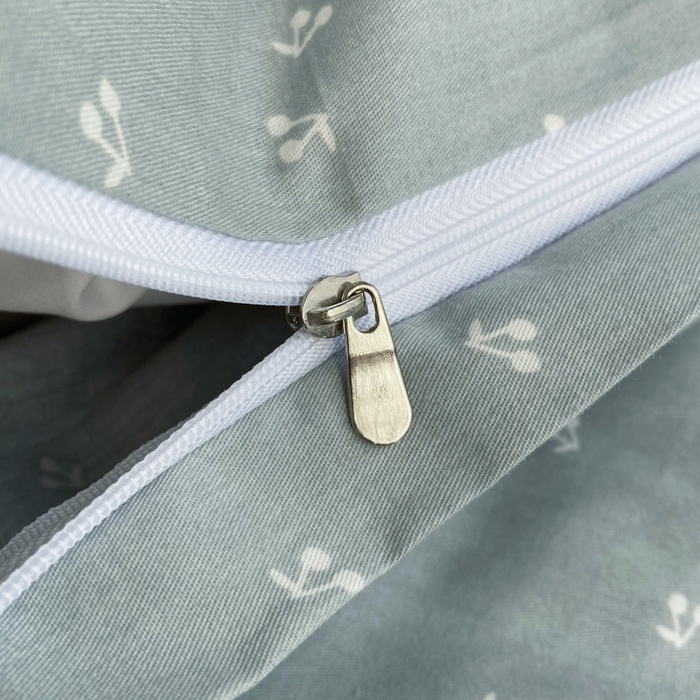 91家纺网 家纺一手货源 找家纺 金丝兔 2025新款ins小清新亲肤斜纹纯棉四件套 印花全棉夹棉床盖四件套 樱桃-蓝