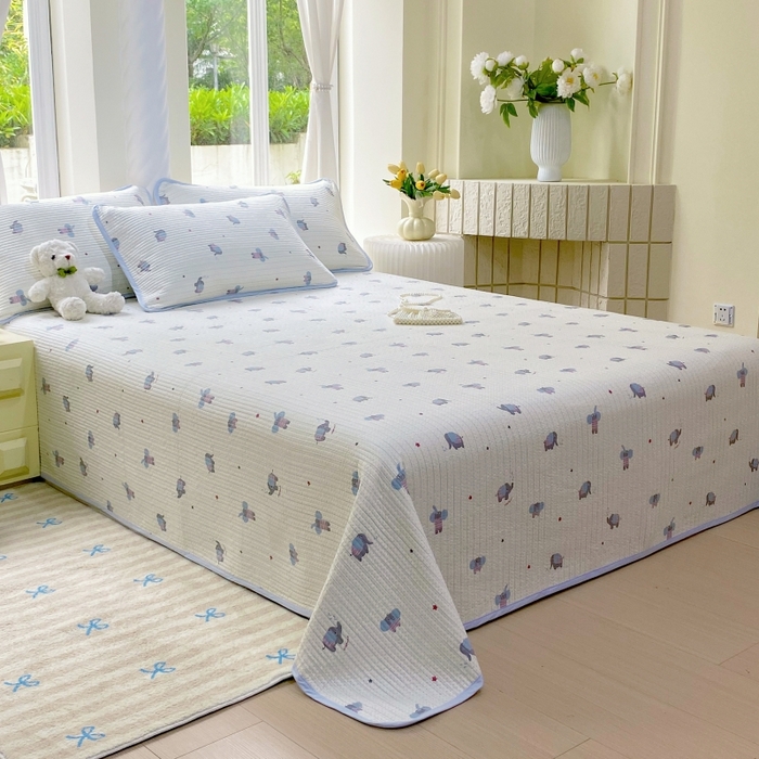 91家纺网 家纺一手货源 找家纺 金丝兔 2025新款小清新斜纹纯棉床盖 全棉夹棉床盖 床盖三件套 榻榻米抗盖绗缝加厚床单 波点大象