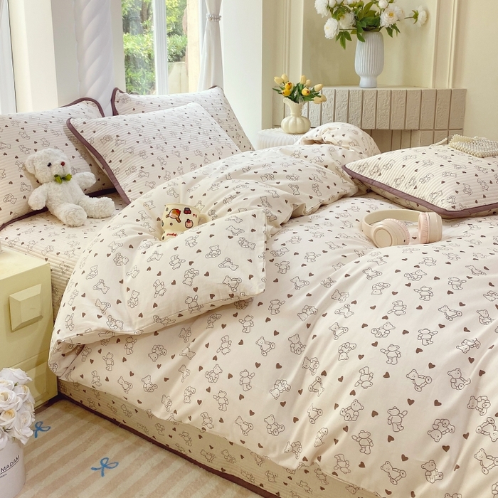 91家纺网 家纺一手货源 找家纺 金丝兔 2025新款ins小清新亲肤斜纹纯棉四件套 印花全棉夹棉床盖四件套 小熊吉米