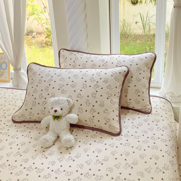 91家纺网 家纺一手货源 找家纺 金丝兔 2025新款小清新斜纹纯棉床盖 全棉夹棉床盖 床盖三件套 榻榻米抗盖绗缝加厚床单 小熊吉米