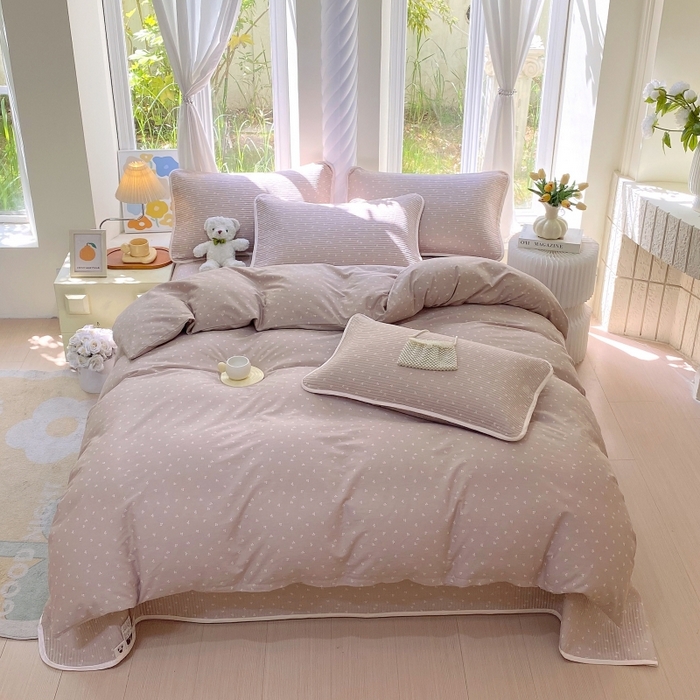 91家纺网 家纺一手货源 找家纺 金丝兔 2025新款ins小清新亲肤斜纹纯棉四件套 印花全棉夹棉床盖四件套 樱桃-粉