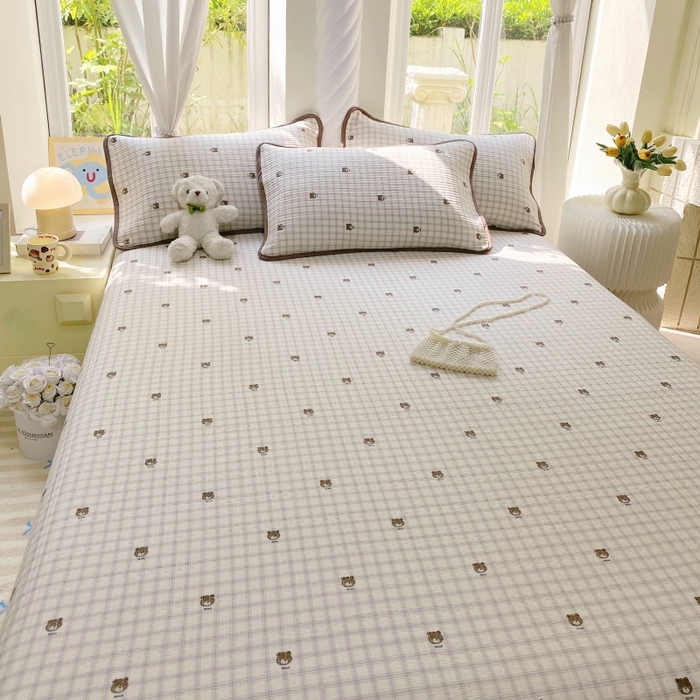 91家纺网 家纺一手货源 找家纺 金丝兔 2025新款小清新斜纹纯棉床盖 全棉夹棉床盖 床盖三件套 榻榻米抗盖绗缝加厚床单 格子熊