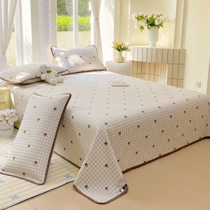 91家纺网 家纺一手货源 找家纺 金丝兔 2025新款小清新斜纹纯棉床盖 全棉夹棉床盖 床盖三件套 榻榻米抗盖绗缝加厚床单 格子熊