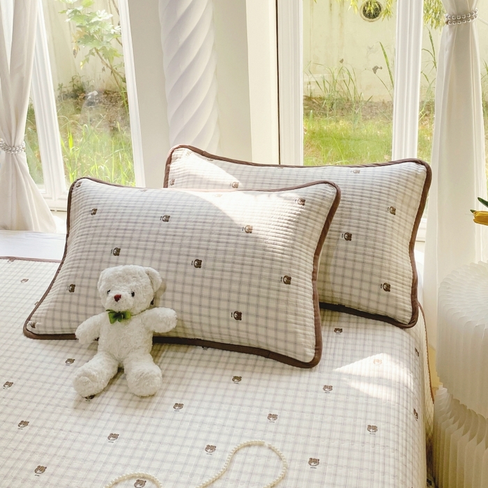 91家纺网 家纺一手货源 找家纺 金丝兔 2025新款小清新斜纹纯棉床盖 全棉夹棉床盖 床盖三件套 榻榻米抗盖绗缝加厚床单 格子熊