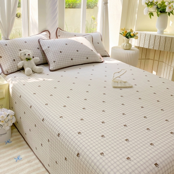 91家纺网 家纺一手货源 找家纺 金丝兔 2025新款小清新斜纹纯棉床盖 全棉夹棉床盖 床盖三件套 榻榻米抗盖绗缝加厚床单 格子熊