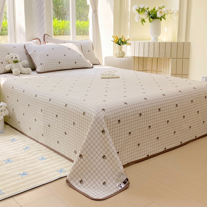 91家纺网 家纺一手货源 找家纺 金丝兔 2025新款小清新斜纹纯棉床盖 全棉夹棉床盖 床盖三件套 榻榻米抗盖绗缝加厚床单 格子熊