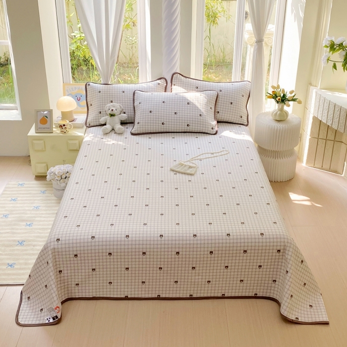 91家纺网 家纺一手货源 找家纺 金丝兔 2025新款小清新斜纹纯棉床盖 全棉夹棉床盖 床盖三件套 榻榻米抗盖绗缝加厚床单 格子熊