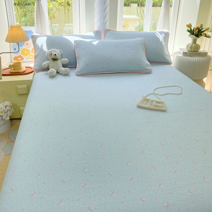 91家纺网 家纺一手货源 找家纺 金丝兔 2025新款小清新斜纹纯棉床盖 全棉夹棉床盖 床盖三件套 榻榻米抗盖绗缝加厚床单 云兰香