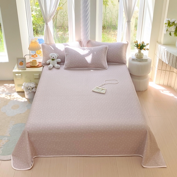 91家纺网 家纺一手货源 找家纺 金丝兔 2025新款小清新斜纹纯棉床盖 全棉夹棉床盖 床盖三件套 榻榻米抗盖绗缝加厚床单 樱桃-粉