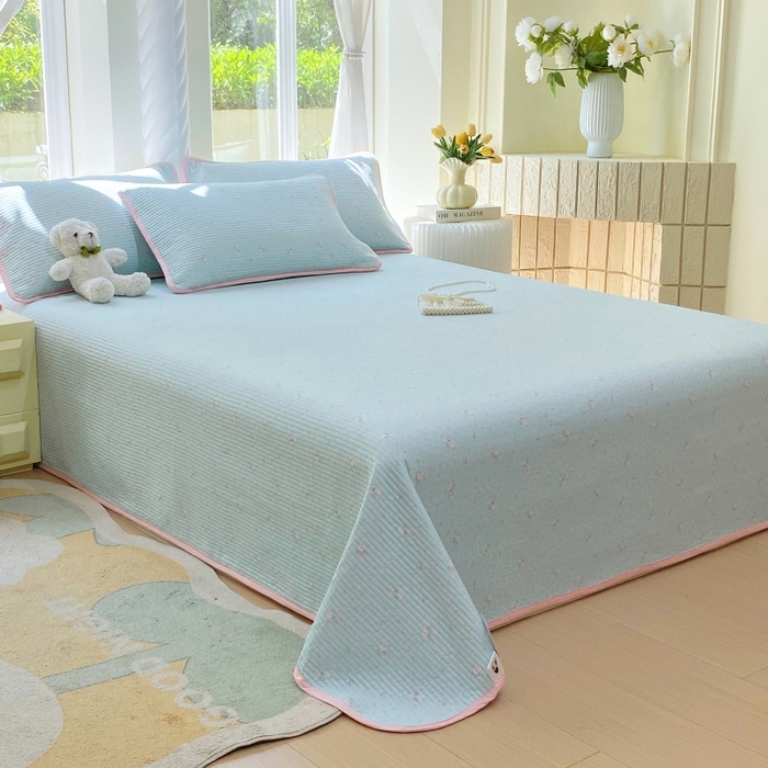 91家纺网 家纺一手货源 找家纺 金丝兔 2025新款小清新斜纹纯棉床盖 全棉夹棉床盖 床盖三件套 榻榻米抗盖绗缝加厚床单 云兰香