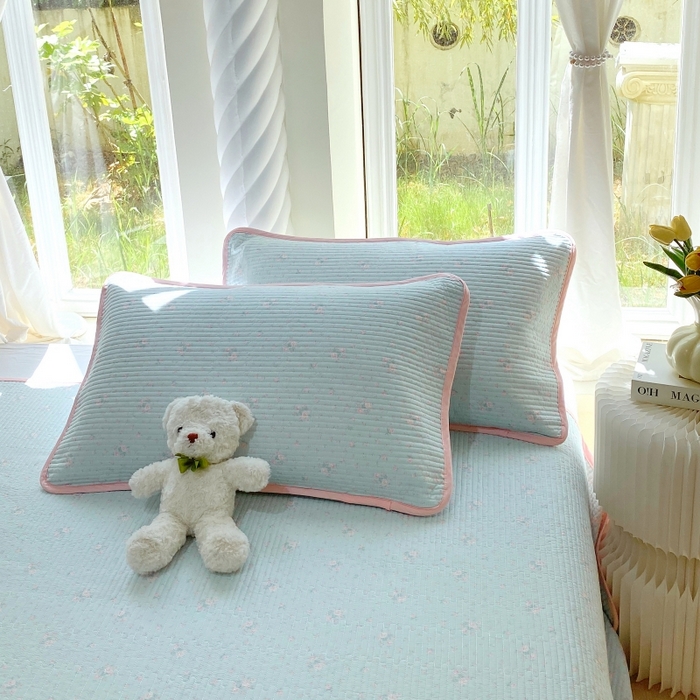 91家纺网 家纺一手货源 找家纺 金丝兔 2025新款小清新斜纹纯棉床盖 全棉夹棉床盖 床盖三件套 榻榻米抗盖绗缝加厚床单 云兰香