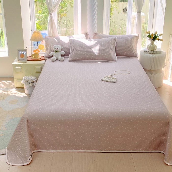 91家纺网 家纺一手货源 找家纺 金丝兔 2025新款小清新斜纹纯棉床盖 全棉夹棉床盖 床盖三件套 榻榻米抗盖绗缝加厚床单 樱桃-粉