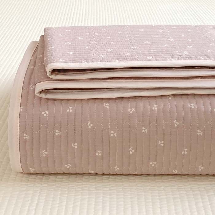 金丝兔 2025新款小清新斜纹纯棉床盖 全棉夹棉床盖 床盖三件套 榻榻米抗盖绗缝加厚床单 樱桃-粉