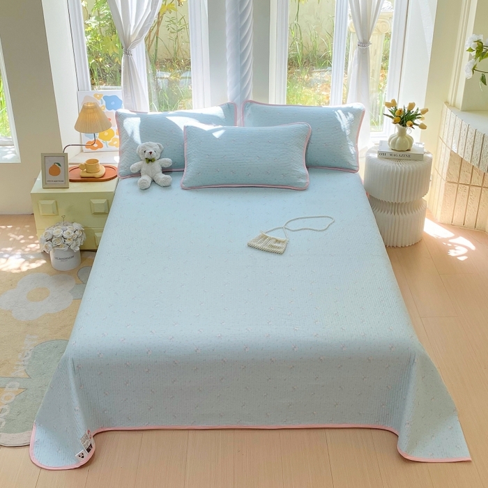 91家纺网 家纺一手货源 找家纺 金丝兔 2025新款小清新斜纹纯棉床盖 全棉夹棉床盖 床盖三件套 榻榻米抗盖绗缝加厚床单 云兰香