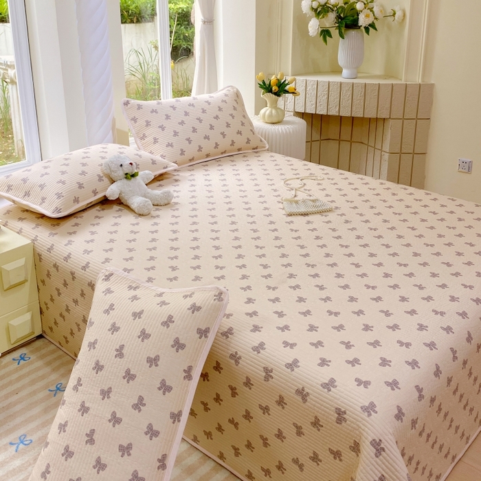 91家纺网 家纺一手货源 找家纺 金丝兔 2025新款小清新斜纹纯棉床盖 全棉夹棉床盖 床盖三件套 榻榻米抗盖绗缝加厚床单 慕斯