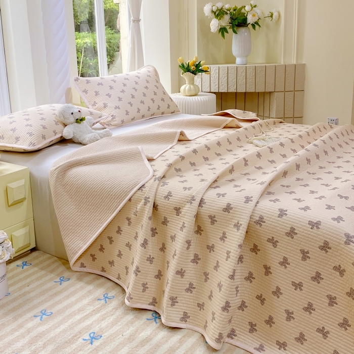 91家纺网 家纺一手货源 找家纺 金丝兔 2025新款小清新斜纹纯棉床盖 全棉夹棉床盖 床盖三件套 榻榻米抗盖绗缝加厚床单 慕斯