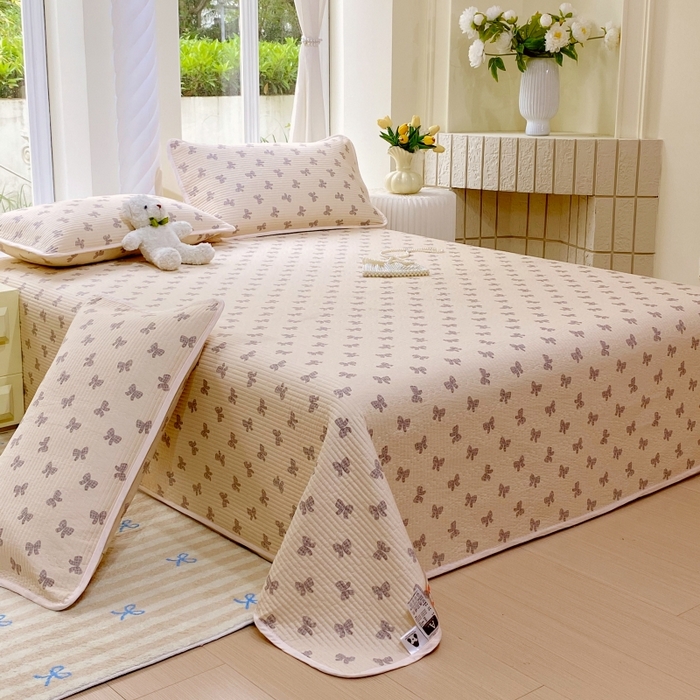 91家纺网 家纺一手货源 找家纺 金丝兔 2025新款小清新斜纹纯棉床盖 全棉夹棉床盖 床盖三件套 榻榻米抗盖绗缝加厚床单 慕斯