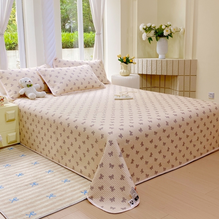 91家纺网 家纺一手货源 找家纺 金丝兔 2025新款小清新斜纹纯棉床盖 全棉夹棉床盖 床盖三件套 榻榻米抗盖绗缝加厚床单 慕斯