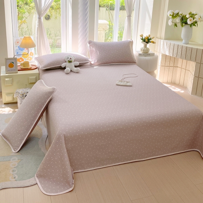 91家纺网 家纺一手货源 找家纺 金丝兔 2025新款小清新斜纹纯棉床盖 全棉夹棉床盖 床盖三件套 榻榻米抗盖绗缝加厚床单 樱桃-粉