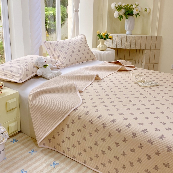 91家纺网 家纺一手货源 找家纺 金丝兔 2025新款小清新斜纹纯棉床盖 全棉夹棉床盖 床盖三件套 榻榻米抗盖绗缝加厚床单 慕斯