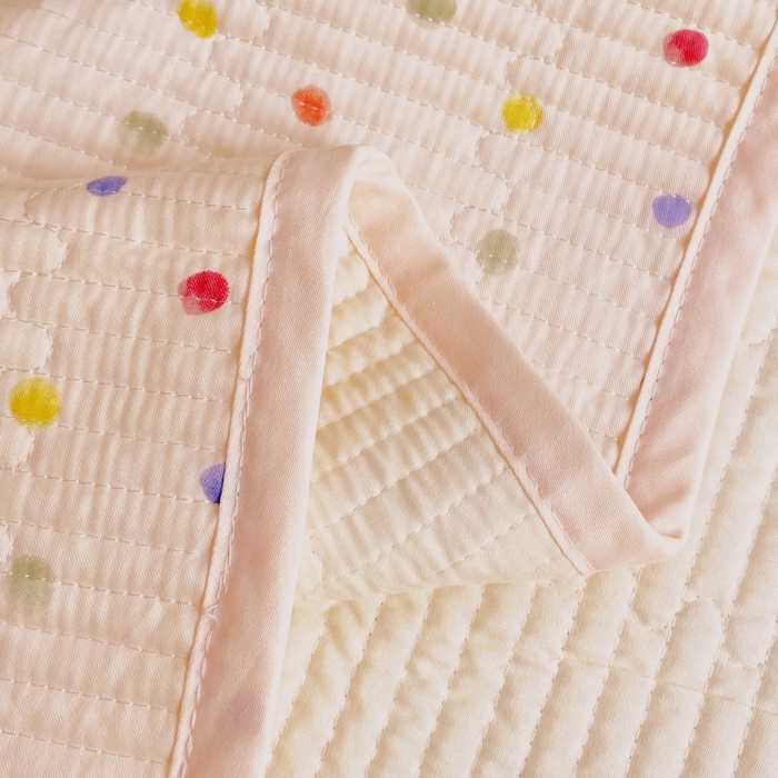 91家纺网 家纺一手货源 找家纺 金丝兔 2025新款小清新斜纹纯棉床盖 全棉夹棉床盖 床盖三件套 榻榻米抗盖绗缝加厚床单 奶油波点