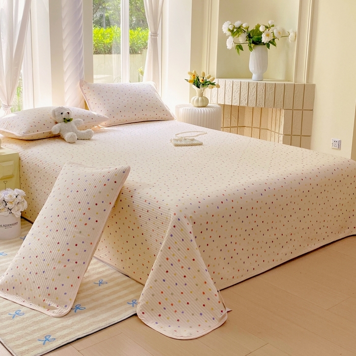 91家纺网 家纺一手货源 找家纺 金丝兔 2025新款小清新斜纹纯棉床盖 全棉夹棉床盖 床盖三件套 榻榻米抗盖绗缝加厚床单 奶油波点