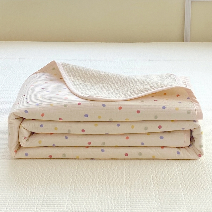 91家纺网 家纺一手货源 找家纺 金丝兔 2025新款小清新斜纹纯棉床盖 全棉夹棉床盖 床盖三件套 榻榻米抗盖绗缝加厚床单 奶油波点