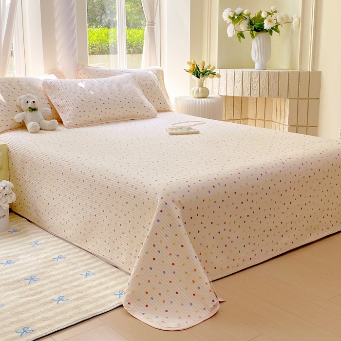 91家纺网 家纺一手货源 找家纺 金丝兔 2025新款小清新斜纹纯棉床盖 全棉夹棉床盖 床盖三件套 榻榻米抗盖绗缝加厚床单 奶油波点