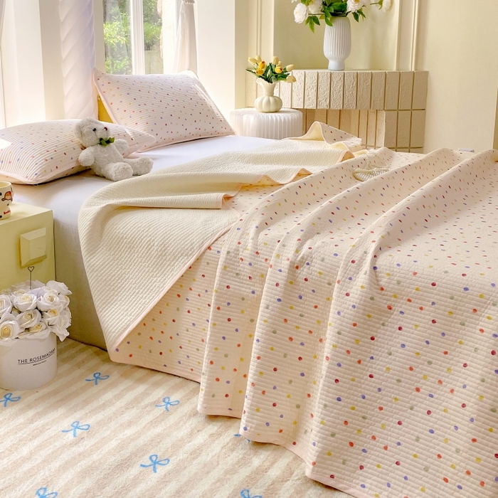 91家纺网 家纺一手货源 找家纺 金丝兔 2025新款小清新斜纹纯棉床盖 全棉夹棉床盖 床盖三件套 榻榻米抗盖绗缝加厚床单 奶油波点