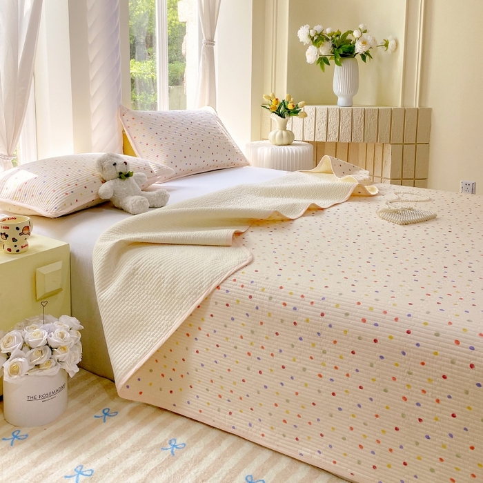 91家纺网 家纺一手货源 找家纺 金丝兔 2025新款小清新斜纹纯棉床盖 全棉夹棉床盖 床盖三件套 榻榻米抗盖绗缝加厚床单 奶油波点