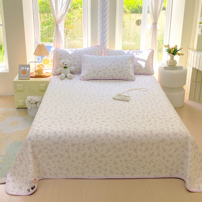 91家纺网 家纺一手货源 找家纺 金丝兔 2025新款小清新斜纹纯棉床盖 全棉夹棉床盖 床盖三件套 榻榻米抗盖绗缝加厚床单 春风里