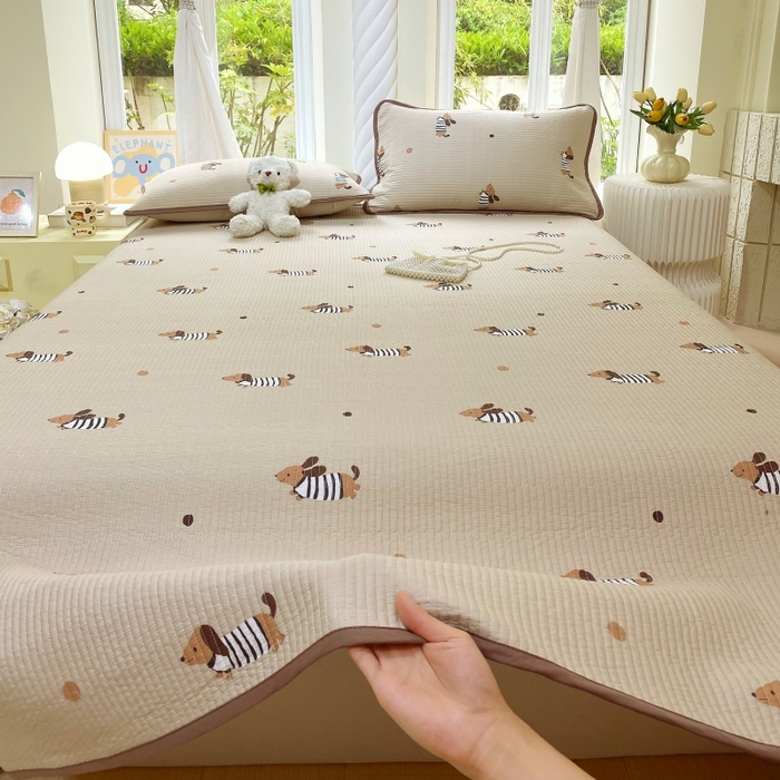 91家纺网 家纺一手货源 找家纺 金丝兔 2025新款小清新斜纹纯棉床盖 全棉夹棉床盖 床盖三件套 榻榻米抗盖绗缝加厚床单 拉拉狗