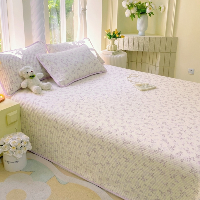 91家纺网 家纺一手货源 找家纺 金丝兔 2025新款小清新斜纹纯棉床盖 全棉夹棉床盖 床盖三件套 榻榻米抗盖绗缝加厚床单 春风里