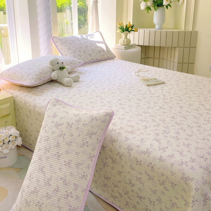 91家纺网 家纺一手货源 找家纺 金丝兔 2025新款小清新斜纹纯棉床盖 全棉夹棉床盖 床盖三件套 榻榻米抗盖绗缝加厚床单 春风里