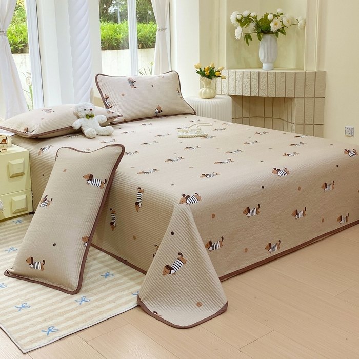 91家纺网 家纺一手货源 找家纺 金丝兔 2025新款小清新斜纹纯棉床盖 全棉夹棉床盖 床盖三件套 榻榻米抗盖绗缝加厚床单 拉拉狗